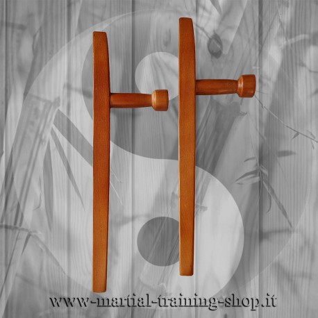 Tonfa Okinawa in Quercia Rossa Arti Marziali Giapponesi